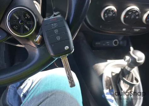 2015 Kia Soul z USA, uszkodzony, nr VIN KNDJN2A25F7169450